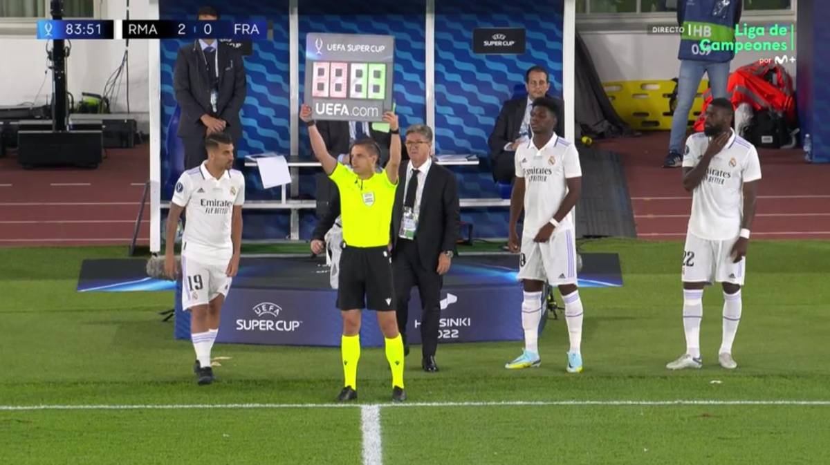 NO SE VIO EN TV del Real Madrid campeón de la Supercopa: Ancelotti lo sentencia y dura pancarta contra Barcelona; no se olvidan de Mbappé