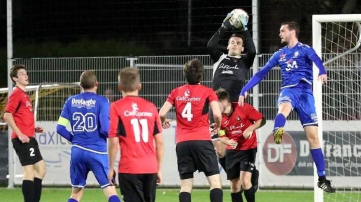 Lamentable y trágico: Portero fallece en pleno partido después de tapar un penal en Bélgica