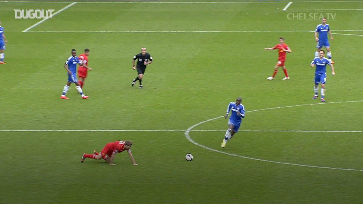 Gerrard se resbaló y le dio el triunfo al Chelsea en 2014; esto provocó el título para el City.