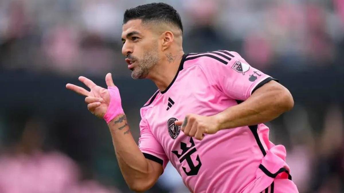 Cristiano se aleja de Messi con los 900 y Lewandowski suma: así quedó la tabla de máximos goleadores de la historia