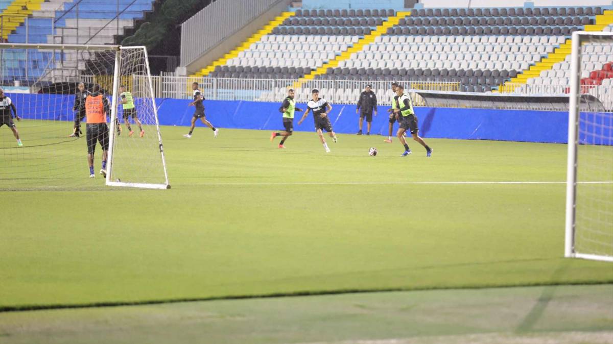 Nuevas caras y bajo una fuerte lluvia: Así fue el entrenamiento de la Selección de Honduras en el estadio Nacional