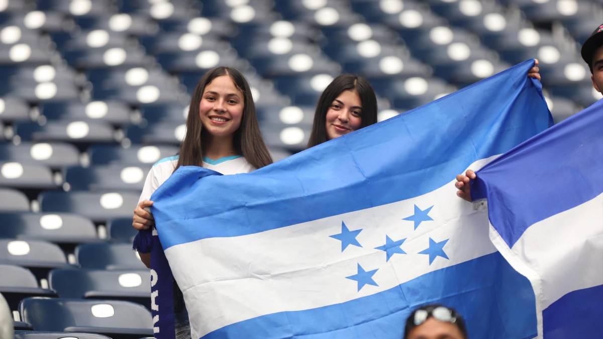 Bellas chicas y entusiasmo: aficionados de Honduras ponen a vibrar el NRG Stadium por la Copa Oro 2023