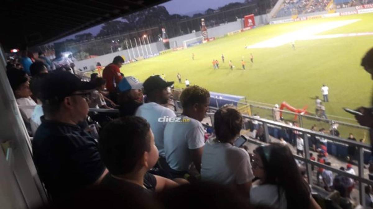 Rambo en el Excélsior, el look de Memo y la compañía de Yustin Arboleda en el Morazán