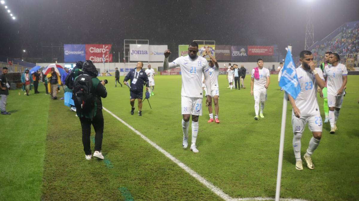 Yustin Arboleda tuvo debut destacado con Honduras frente a México, agarrón con dos jugadores y se le vio bien acompañado