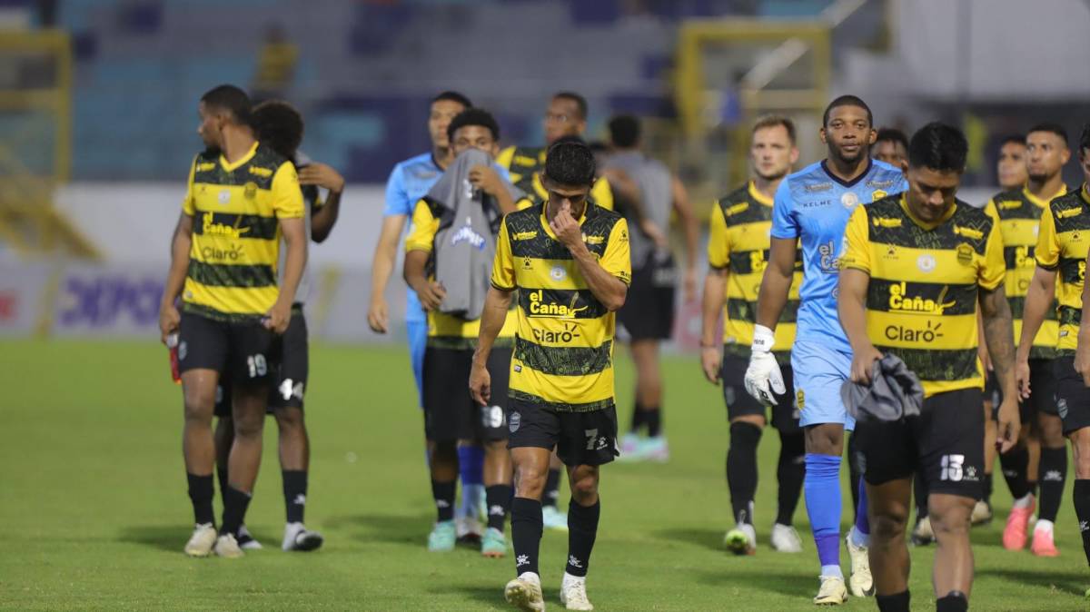 Frustración total en el plantel aurinegro y charla privada; locura de los olanchanos: lo que no se vio del Real España vs Juticalpa