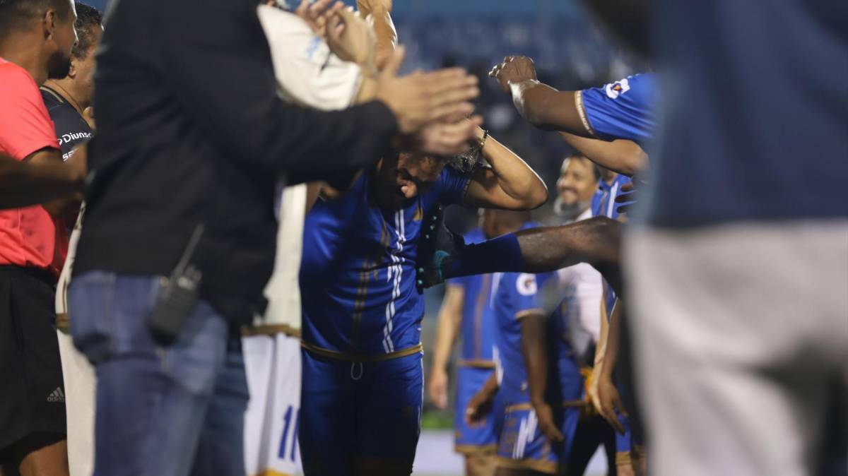 Rambo de León rompe en llanto en su partido de despedida: el triste adiós del ‘10’ y las postales que dejó su homenaje