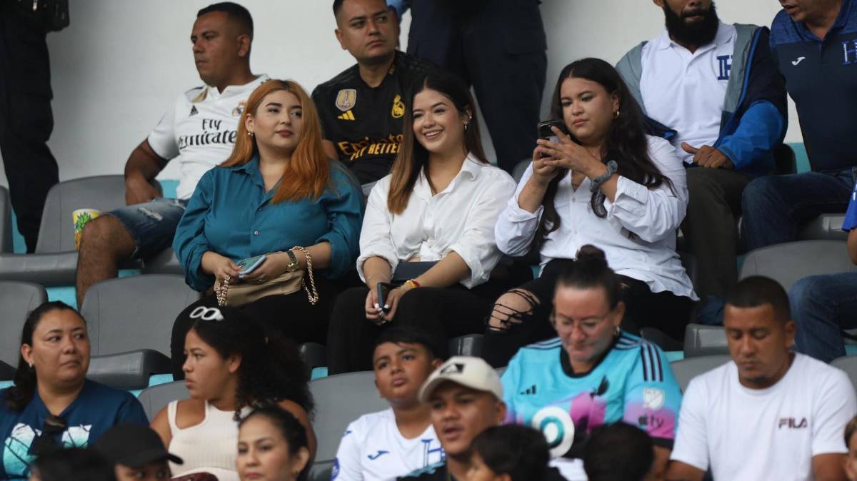 Derroche de belleza, ambientazo y el gesto de los jugadores de Honduras previo a medirse a Cuba en el Estadio Nacional