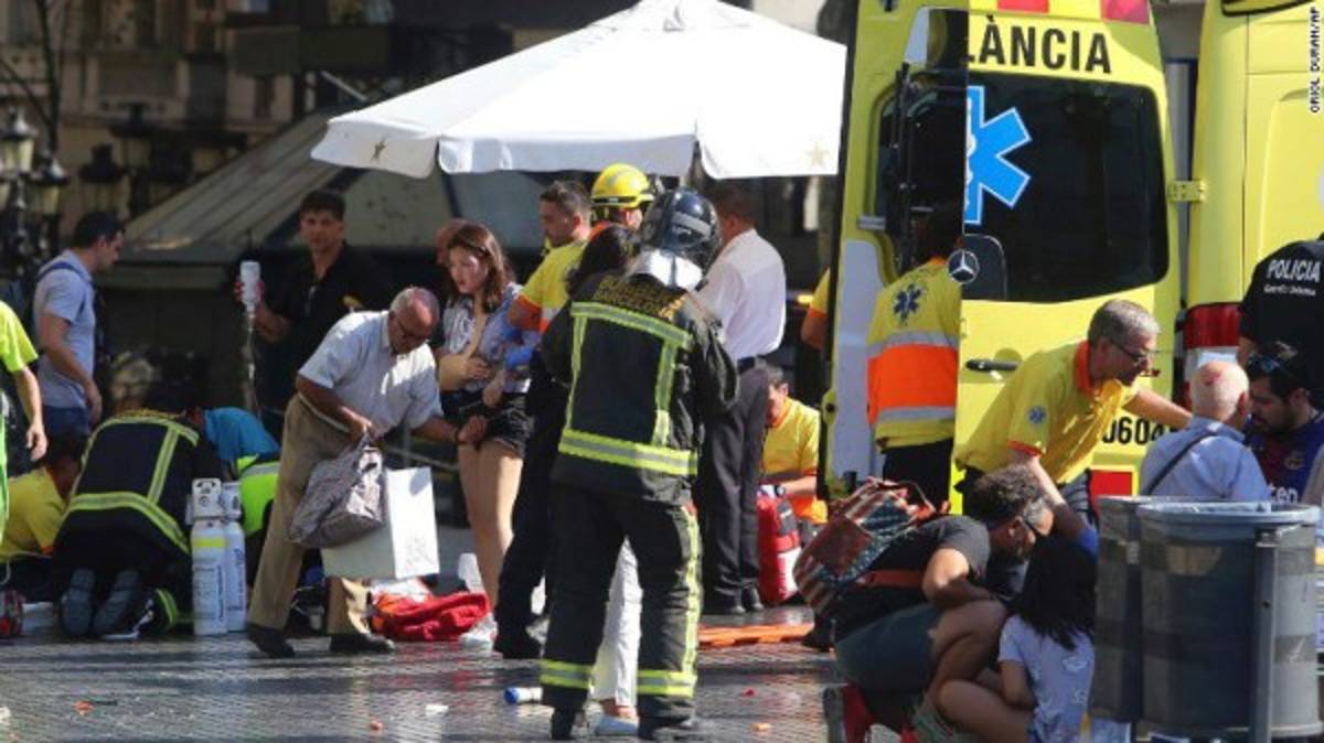 FOTOS: Las impactantes imágenes del atentado terrorista de Barcelona