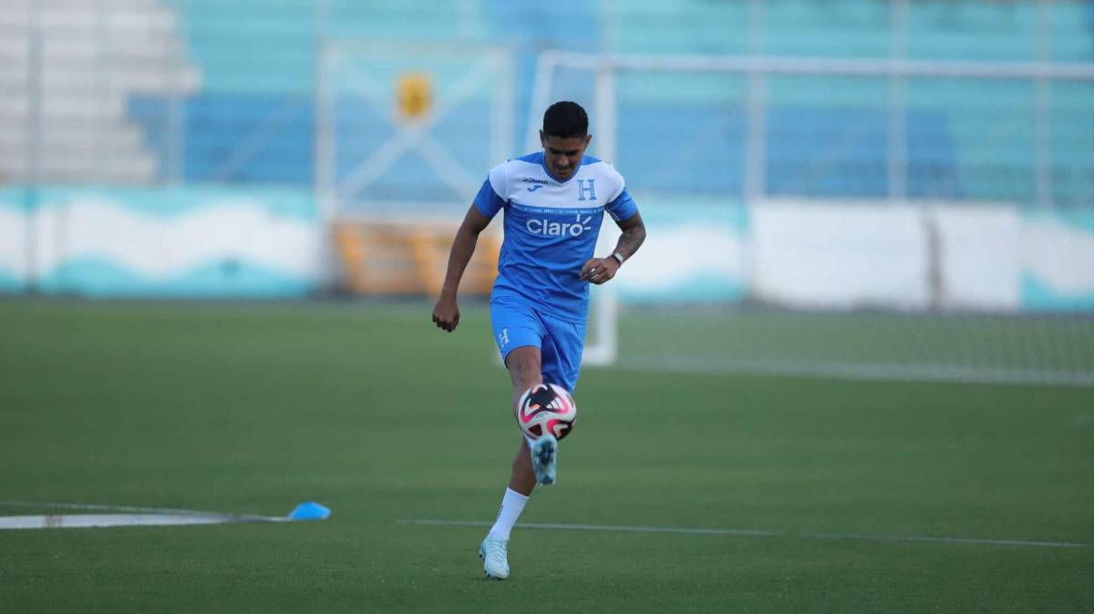 A “oscuras” entrenó la Selección de Honduras, Palma calienta motores y la charla de Rueda con el portero titular