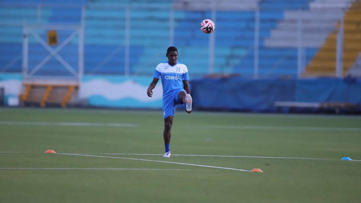 A “oscuras” entrenó la Selección de Honduras, Palma calienta motores y la charla de Rueda con el portero titular