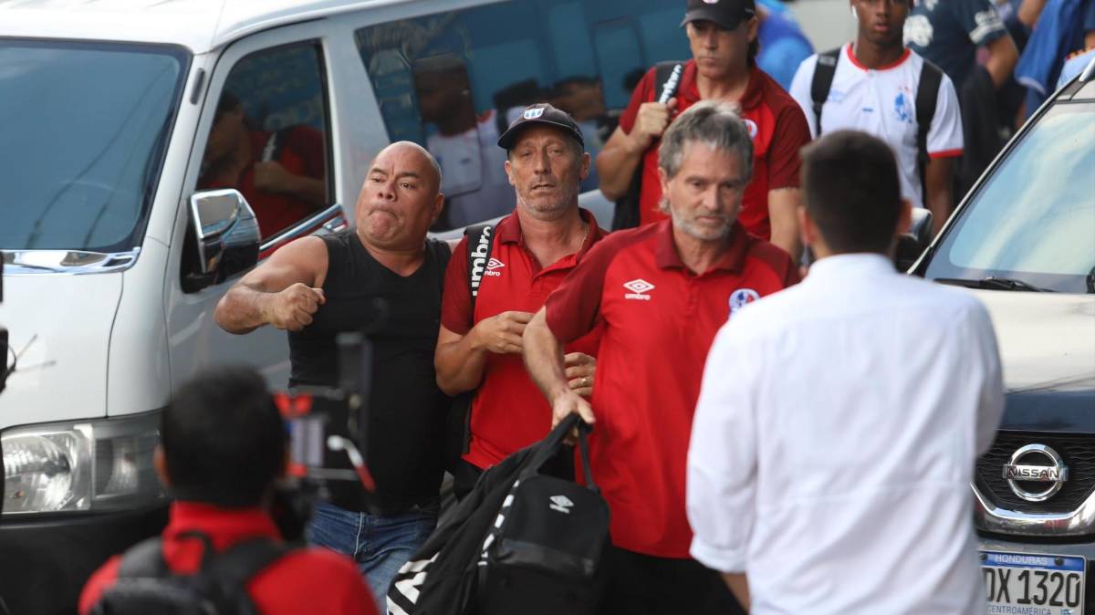 Los disturbios y la hostil llegada del Olimpia al estadio Chelato Uclés para la final de la Liga Nacional ante Motagua