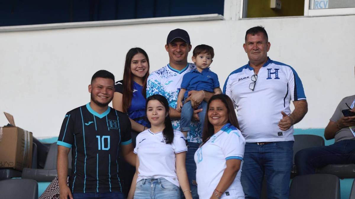Derroche de belleza, ambientazo y el gesto de los jugadores de Honduras previo a medirse a Cuba en el Estadio Nacional