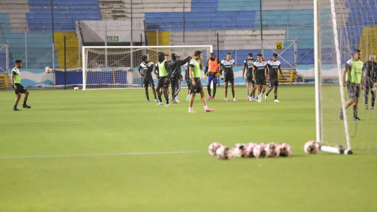 Nuevas caras y bajo una fuerte lluvia: Así fue el entrenamiento de la Selección de Honduras en el estadio Nacional