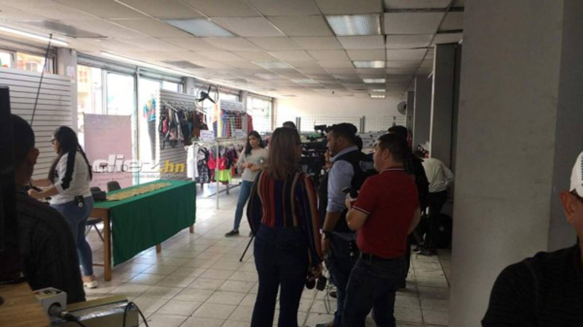 Fotos: Carlo Costly se enfunda la camisa de Marathón y ya recibe el cariño de la afición