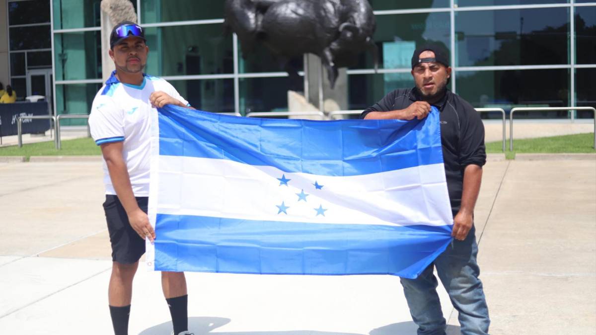 Bellas chicas y entusiasmo: aficionados de Honduras ponen a vibrar el NRG Stadium por la Copa Oro 2023