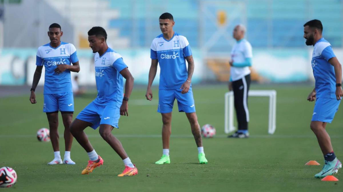 A “oscuras” entrenó la Selección de Honduras, Palma calienta motores y la charla de Rueda con el portero titular