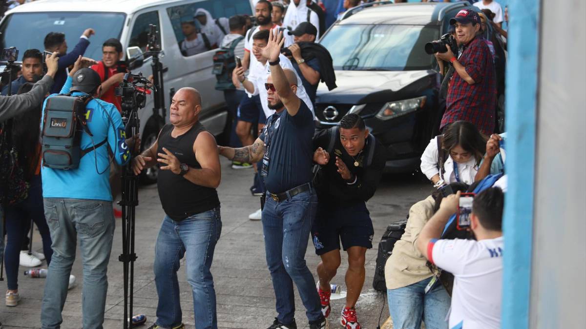 Los disturbios y la hostil llegada del Olimpia al estadio Chelato Uclés para la final de la Liga Nacional ante Motagua