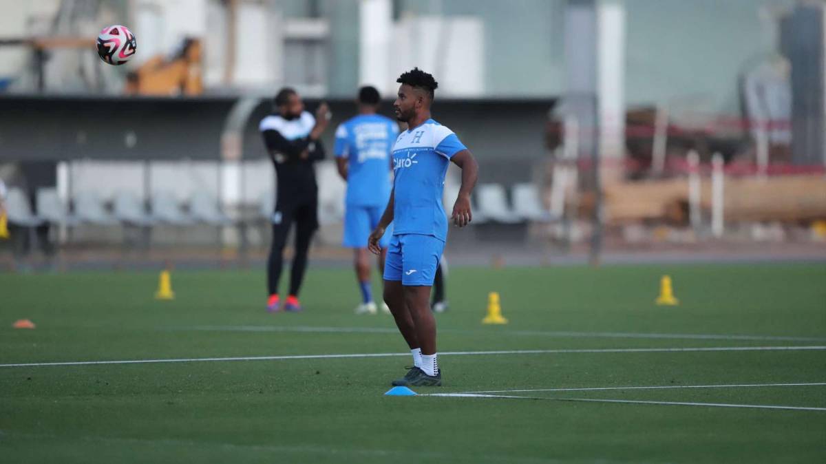 A “oscuras” entrenó la Selección de Honduras, Palma calienta motores y la charla de Rueda con el portero titular