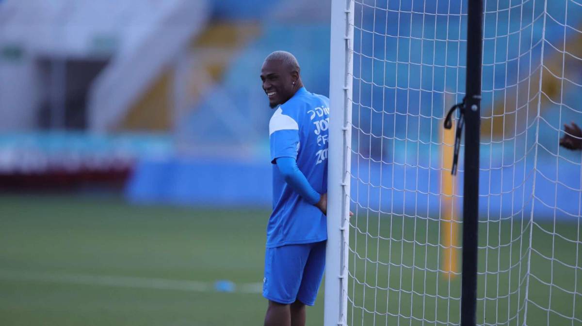 A “oscuras” entrenó la Selección de Honduras, Palma calienta motores y la charla de Rueda con el portero titular