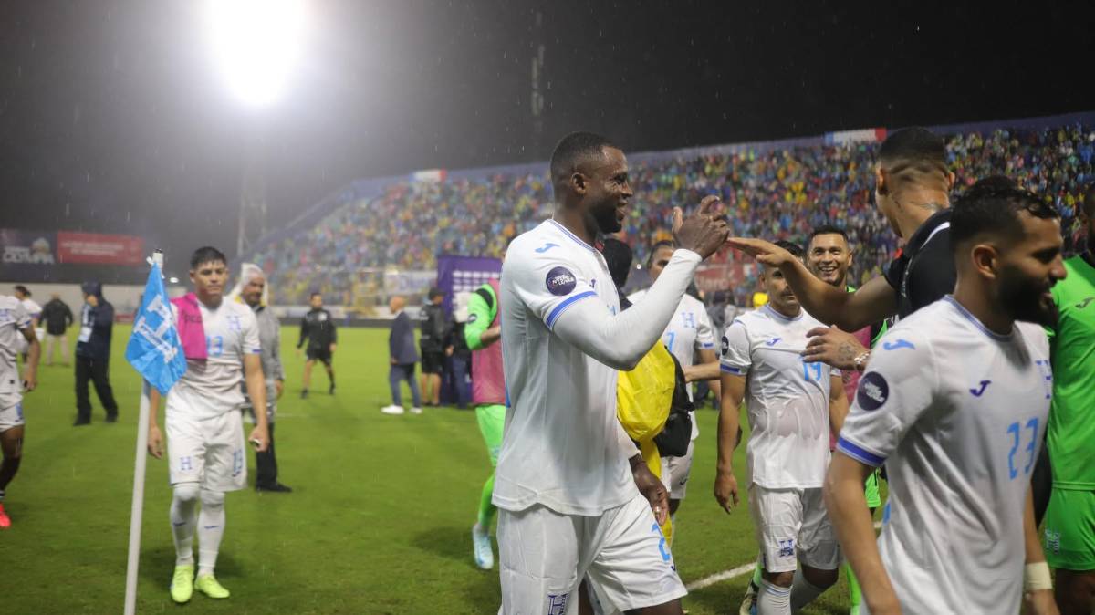Yustin Arboleda tuvo debut destacado con Honduras frente a México, agarrón con dos jugadores y se le vio bien acompañado