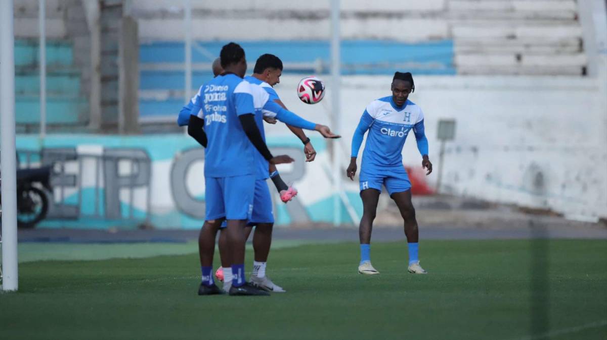 A “oscuras” entrenó la Selección de Honduras, Palma calienta motores y la charla de Rueda con el portero titular