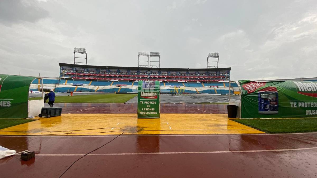 ¡A ponerle la lona de emergencia! Así luce el estadio Olímpico previo al juego de Honduras ante Curazao