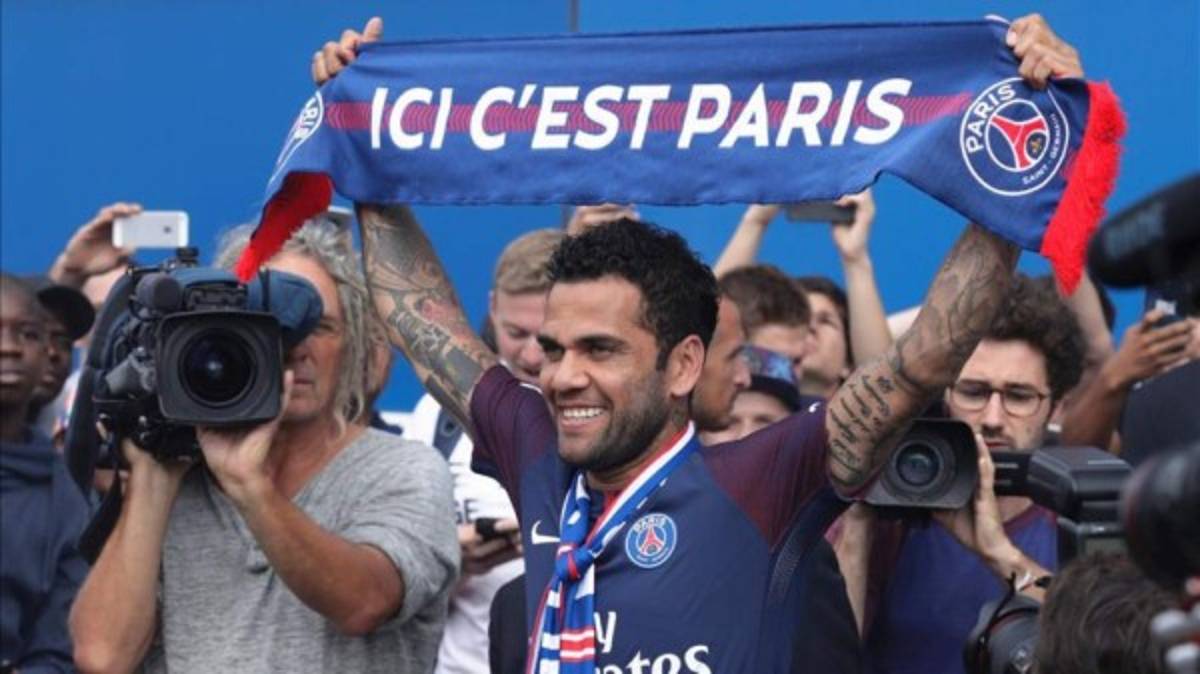 RUMORES Y FICHAJES: ¡Bryan Acosta a Europa; Özil define su futuro y James con inédito número!