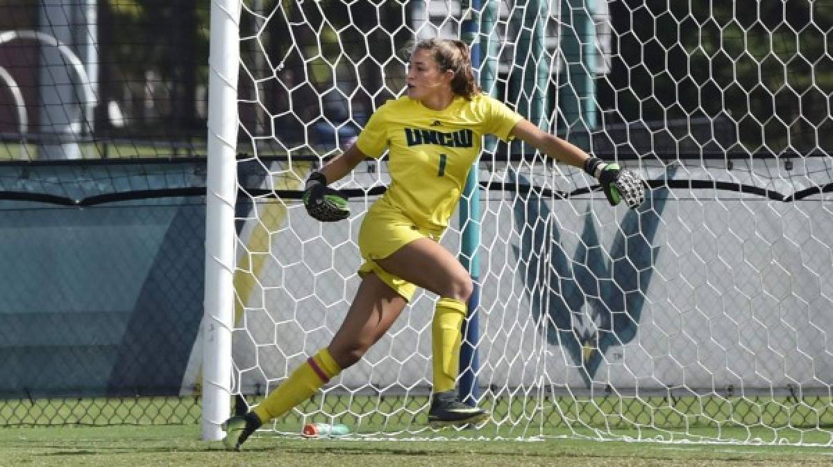 Sydney Schneider, la portera de la Selección Femenina de Jamaica