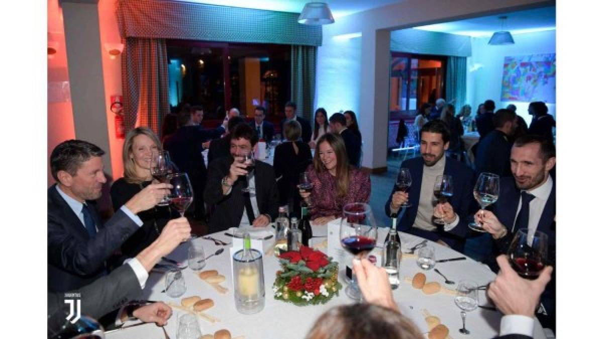 Todos en la mesa de Cristiano Ronaldo: Así fue la elegante cena de navidad de la Juventus