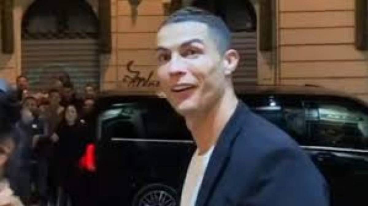 Increíble: Así celebraron el cumpleaños 35 de Cristiano Ronaldo en India, con pastel gigante y cánticos  