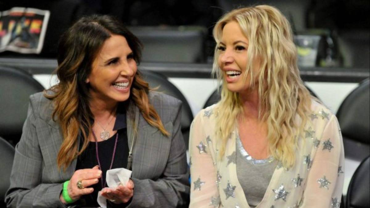 Así es la 'polémica' y hermosa Jeanie Buss, la primera dueña en ganar un anillo en la NBA