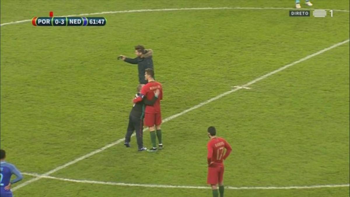 LOCURA: Boxers y hasta besitos para Cristiano Ronaldo en la derrota contra Holanda