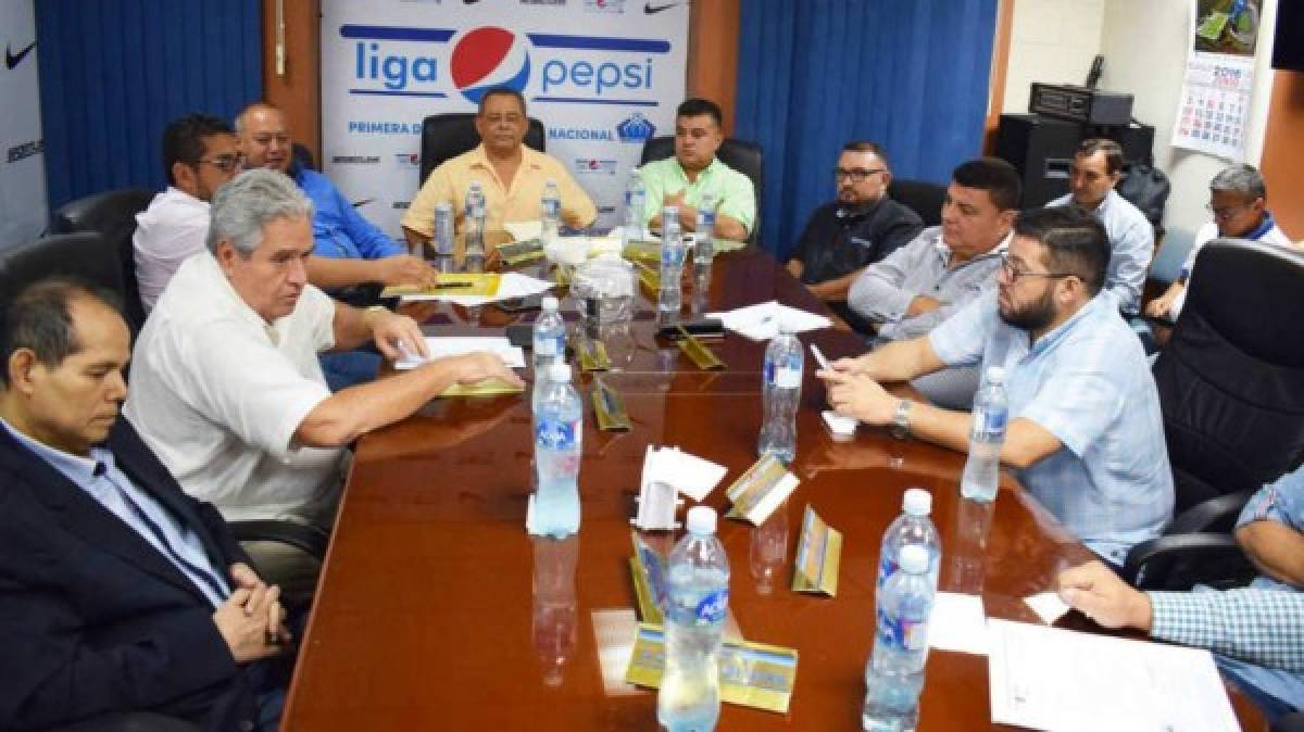 Equipos de liga salvadoreña piden identidades de involucrados en 'FIFAGate'
