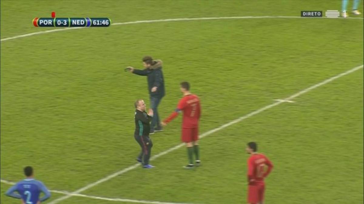 LOCURA: Boxers y hasta besitos para Cristiano Ronaldo en la derrota contra Holanda