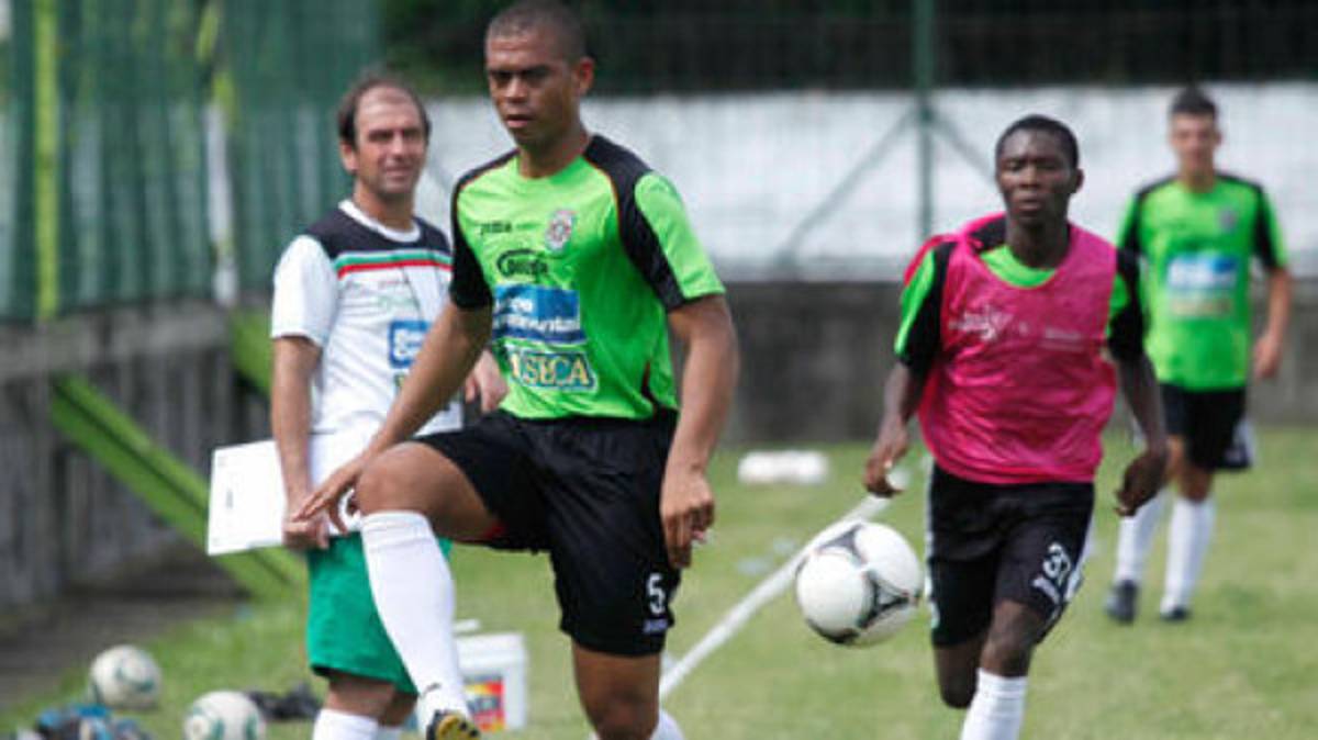 Luis Castro: 'Corremos peligro sí perdemos un juego más”