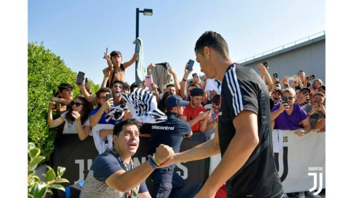 El saludo con Higuaín, la 'ola' de abrazos y el hermoso gesto, así fue la vuelta de Cristiano a la Juventus  