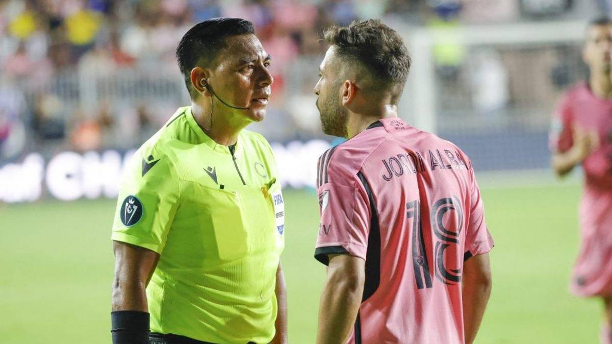 “Lo tomó del cuello”: Revelan detalles de la pelea donde Messi estuvo involucrado y lo que hizo Jordi Alba