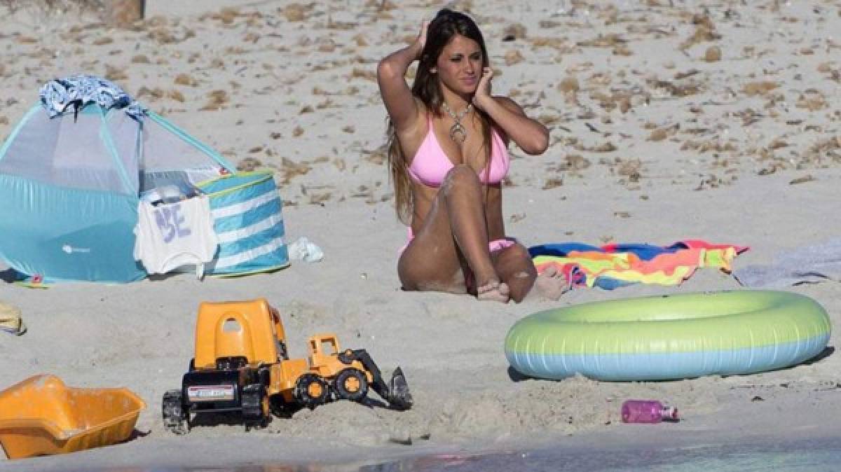 La esposa de Messi, Antonella Roccuzzo sigue deslumbrando en Ibiza