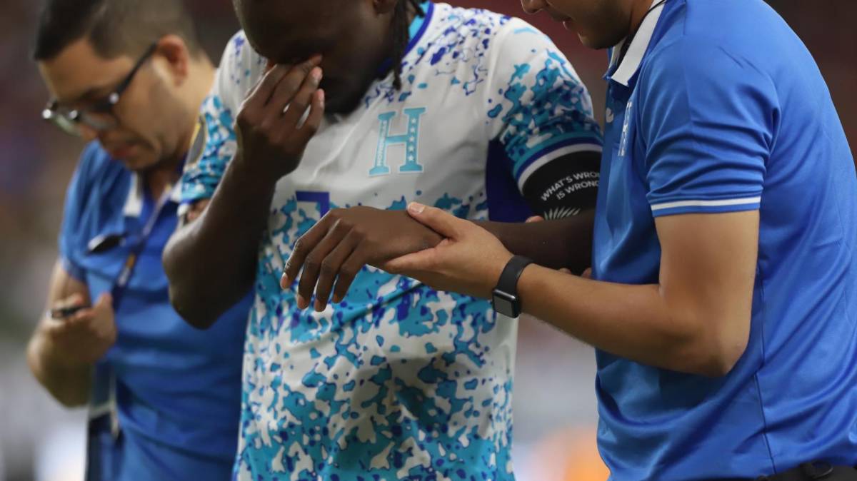Trifulca en el Honduras - Qatar, futbolista salió expulsado tras el fin del juego y lágrimas de Alberth Elis por su lesión