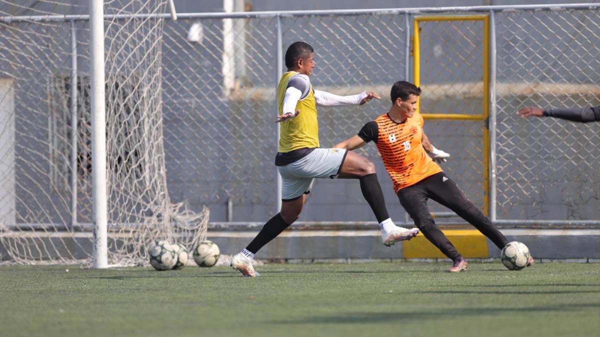 FOTOS: Carlo Costly se rehusa al retiro y así vive sus días como futbolista de Lone FC a sus 41 años de edad