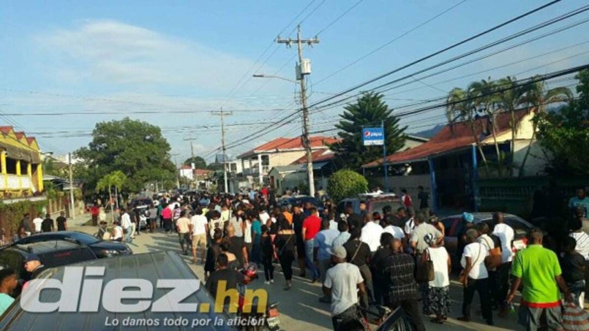 ¡Durísimo! Juan Carlos García es despedido con alabanzas, aplausos y lágrimas