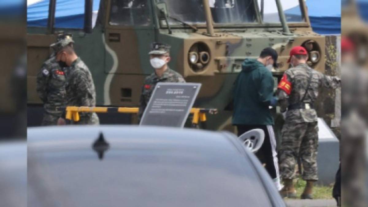 Pistola en mano y casco número 136: Las impactantes imágenes de Son Heung-min cumpliendo el servicio militar   