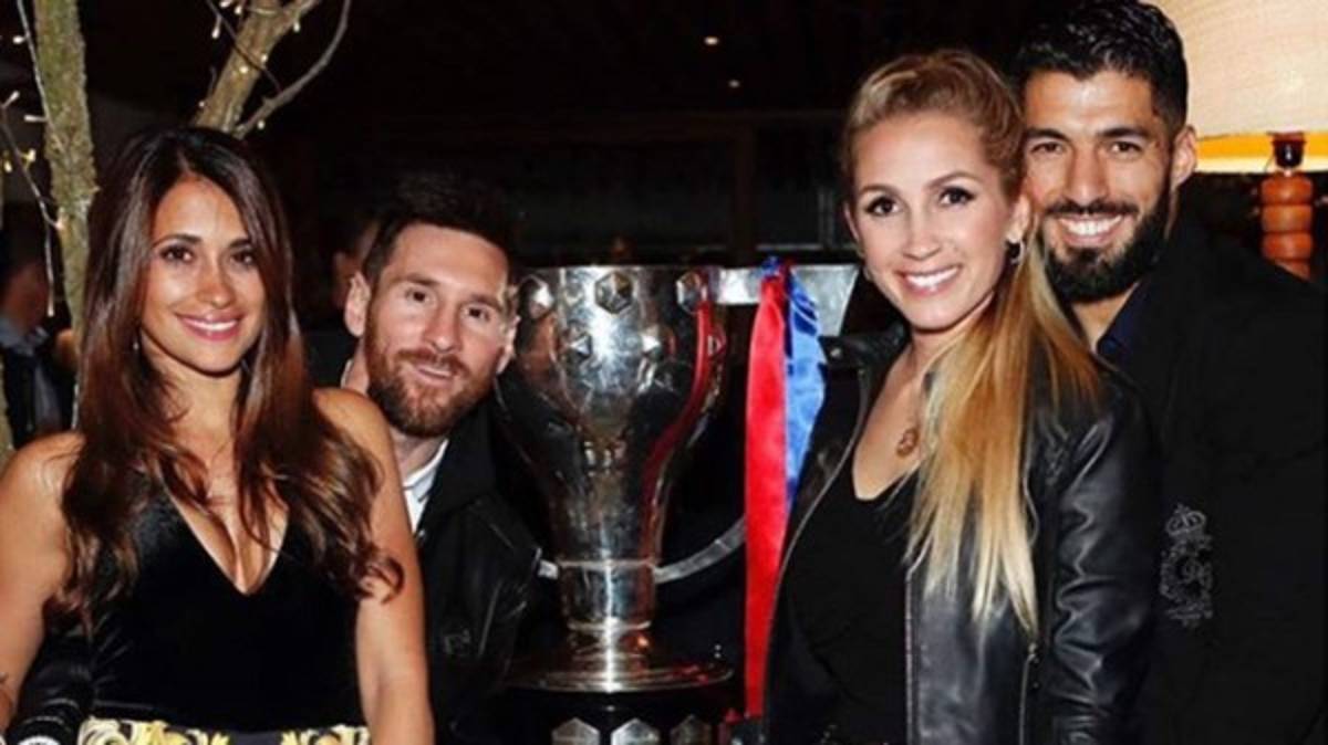 Fiesta, cariño y muchas fotografías: Así celebraron las parejas de los jugadores del Barcelona el título Liga   