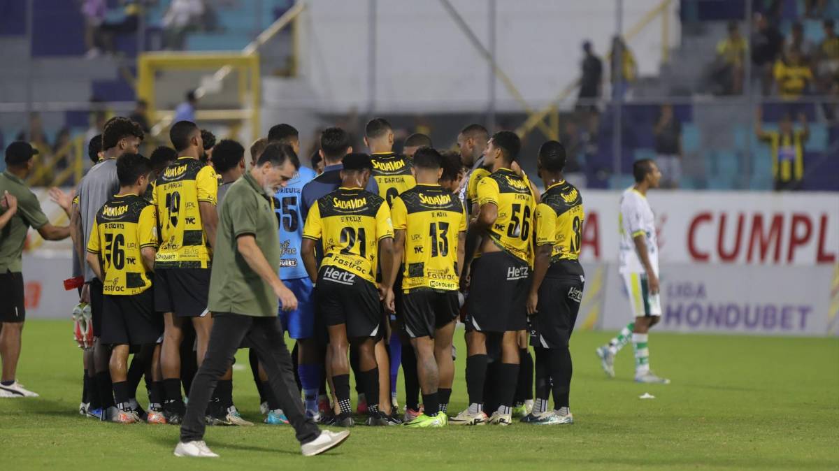 Frustración total en el plantel aurinegro y charla privada; locura de los olanchanos: lo que no se vio del Real España vs Juticalpa