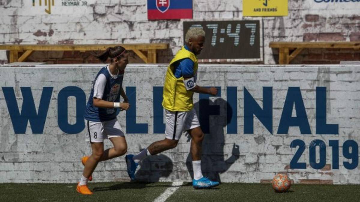 Neymar rompe su silencio, vuelve a jugar y sorprende con su nuevo 'look'