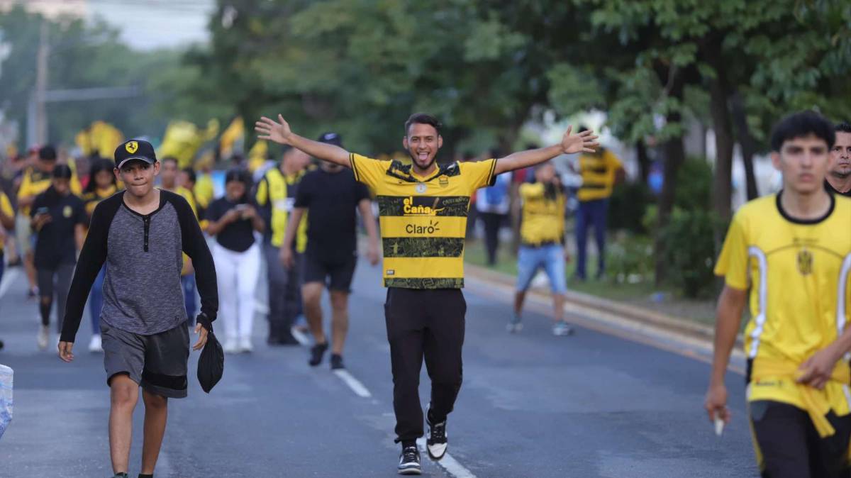Muchas bellezas y gran ambiente en el estadio Morazán para el clásico entre Real España-Olimpia