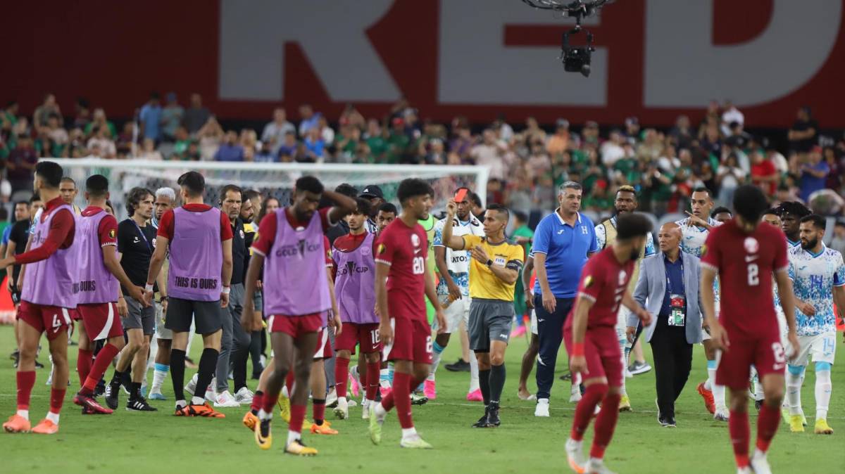 Trifulca en el Honduras - Qatar, futbolista salió expulsado tras el fin del juego y lágrimas de Alberth Elis por su lesión