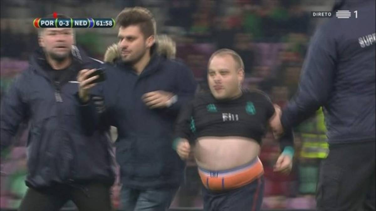 LOCURA: Boxers y hasta besitos para Cristiano Ronaldo en la derrota contra Holanda