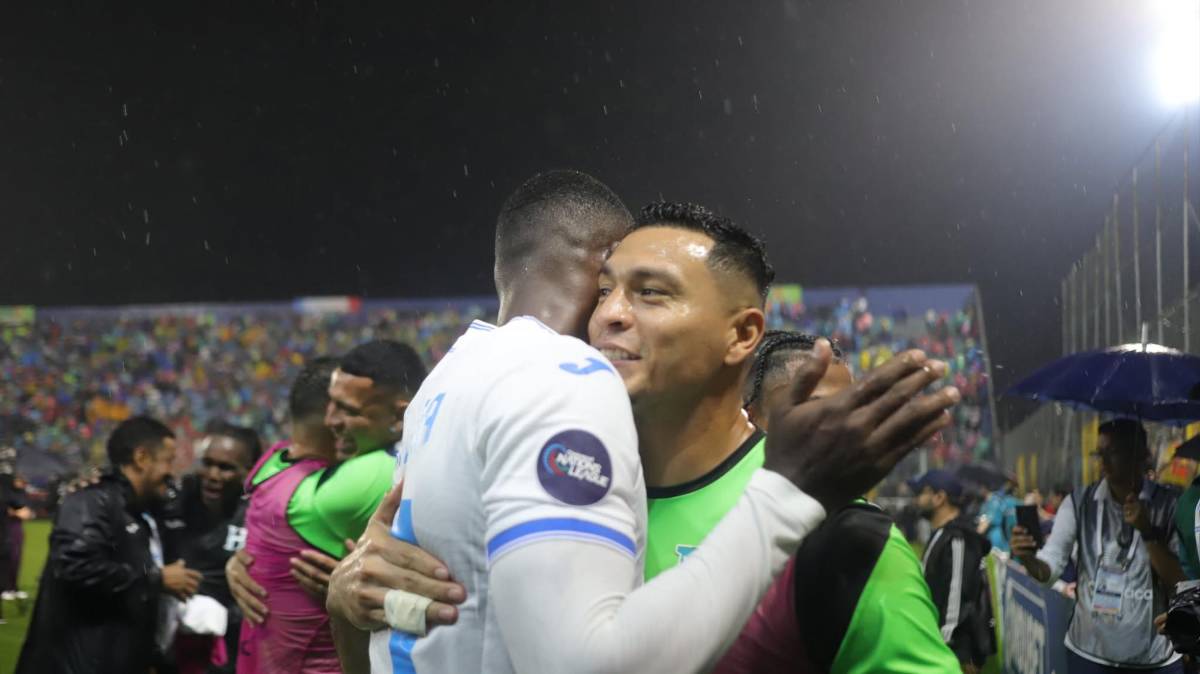 Yustin Arboleda tuvo debut destacado con Honduras frente a México, agarrón con dos jugadores y se le vio bien acompañado