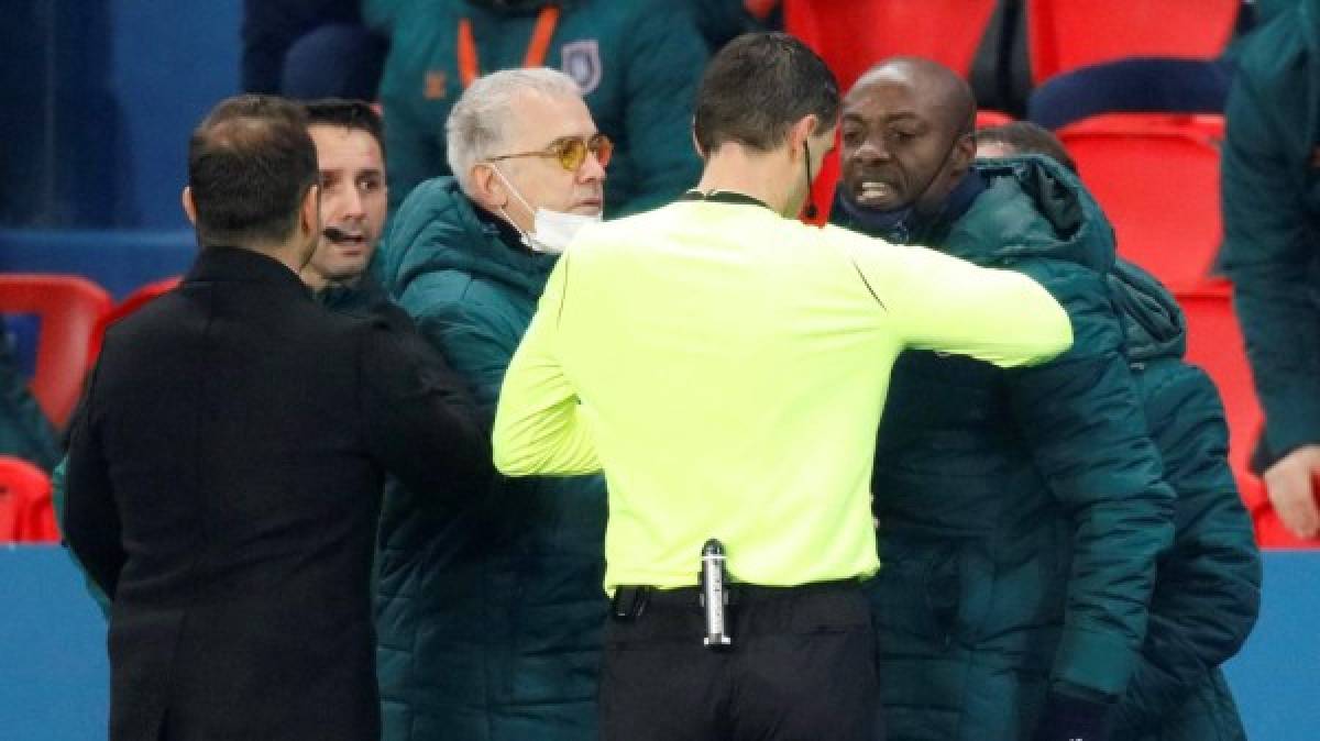 Escándalo: ¿Qué le dijo? Así fue la bronca que se armó en el Istanbul-PSG por racismo de un árbitro